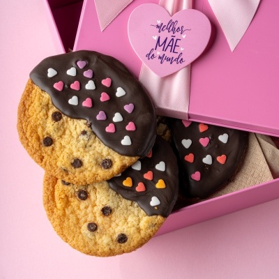 Bolachas decoradas em caixa rosa para melhor mãe