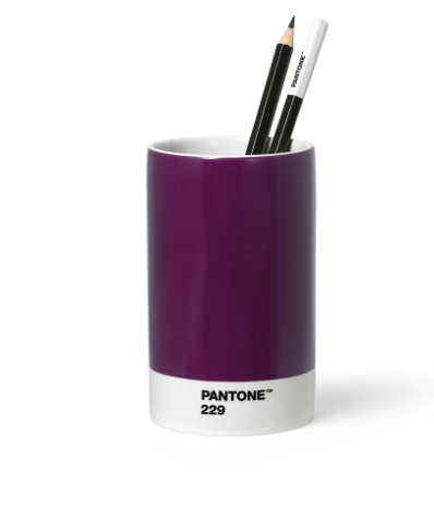 PANTONE - PENCIL CUP Copo de cerâmica roxa Pantone 229 com lápis e caneta Pantone