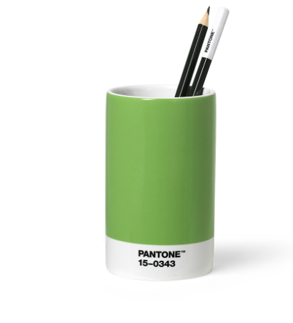 PANTONE - PENCIL CUP Copo verde PANTONE 15-0343 com lápis e caneta