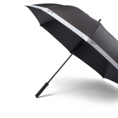 Guarda-chuva preto com faixa cinza em fundo branco