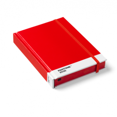 Caderno vermelho Pantone 2035 com faixa elástica e embalagem branca