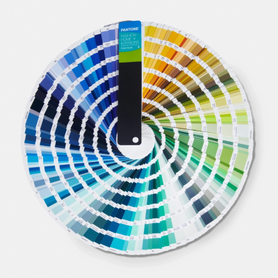 Cartela de cores Pantone leque com tons de azul, verde, amarelo e branco