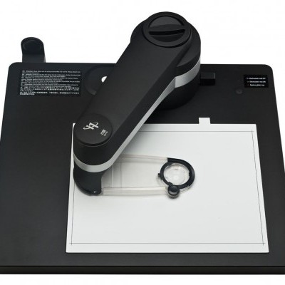 base preta com braço articulado e lente para digitalização