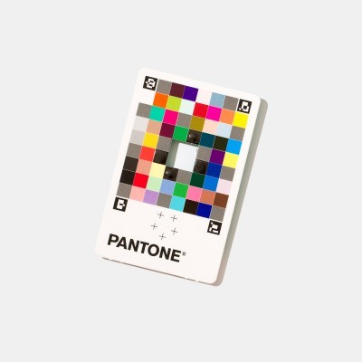 Cartão Pantone colorido sobre fundo branco