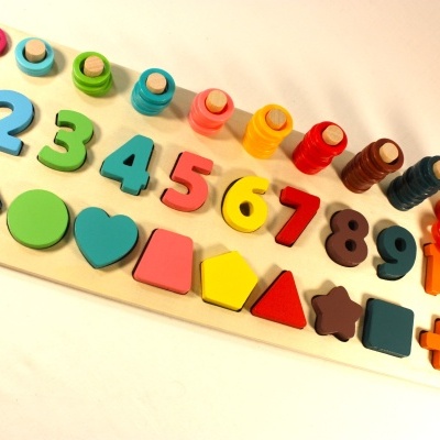 Tabuleiro Montessori Matemática e Geometria