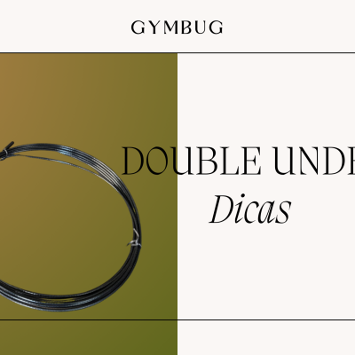 corda de saltar com cabos de madeira e corda preta com texto GYMBUG e DOUBLE UNDERS