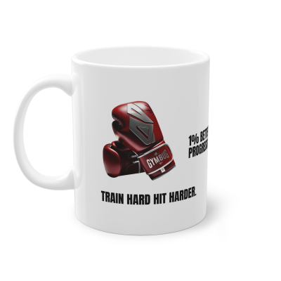 Caneca branca com luvas de boxe vermelhas e textos motivacionais em preto.