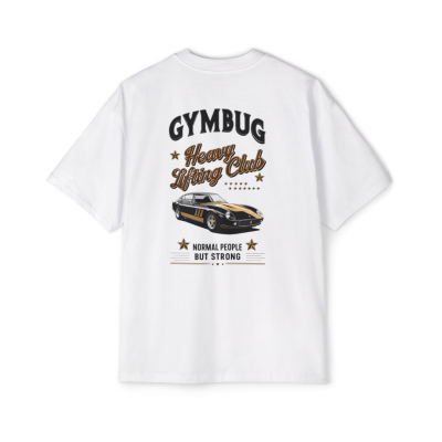 T-shirt branca com texto e imagem de carro nas costas