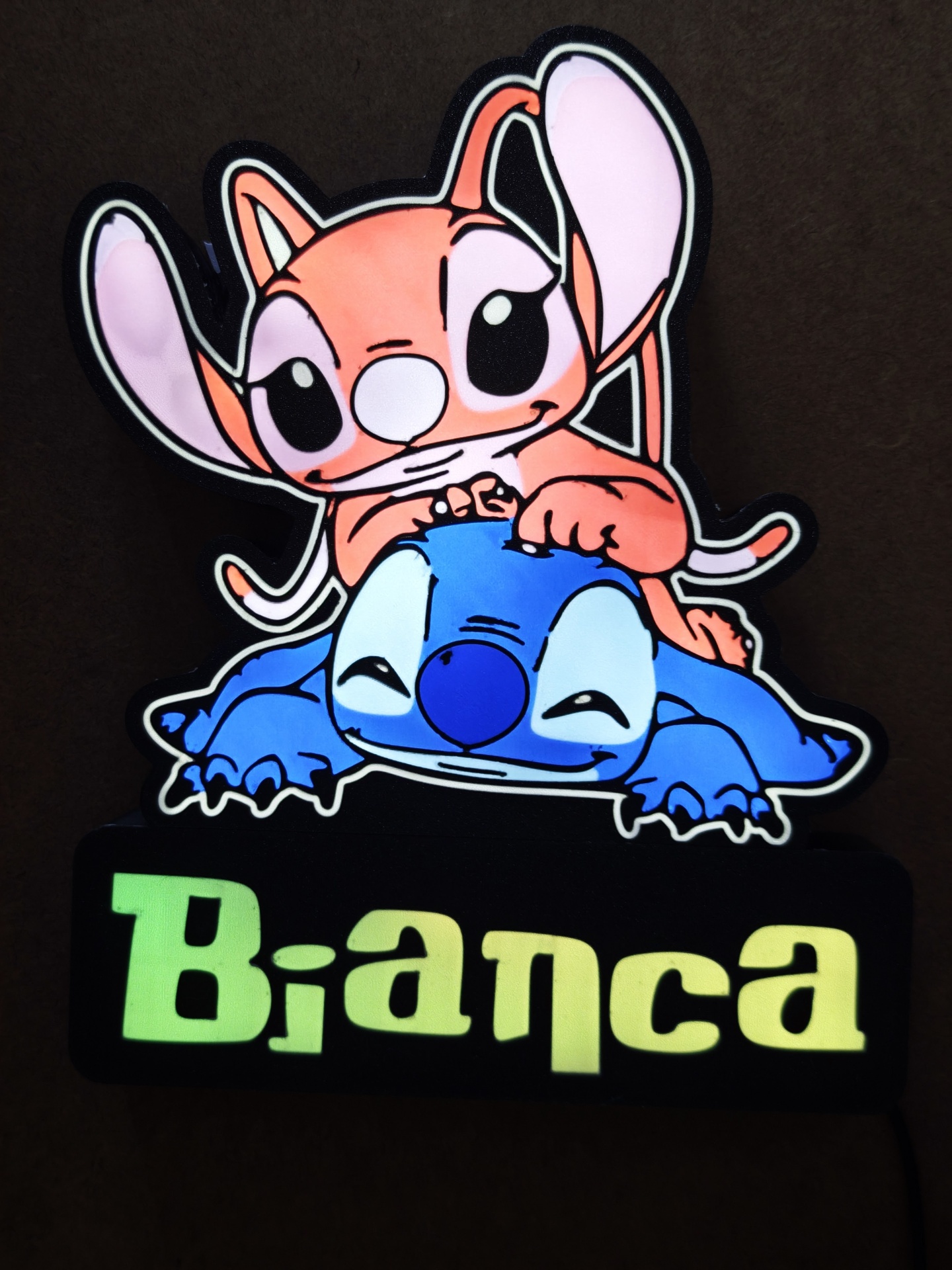 Iluminária Stich & Angel Figura decorativa com personagens animados e texto Bianca