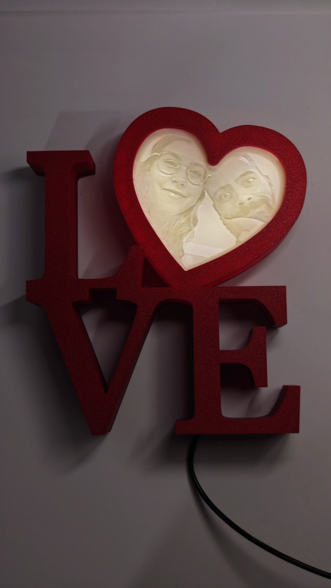 Moldura Iluminada Objeto decorativo LOVE vermelho com coração iluminado com foto esculpida