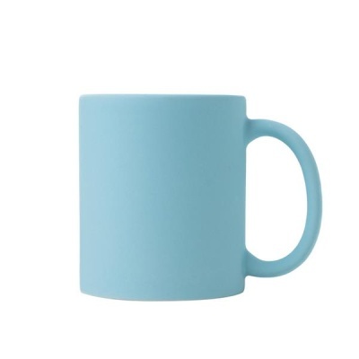 Caneca azul clara de cerâmica com pega arredondada