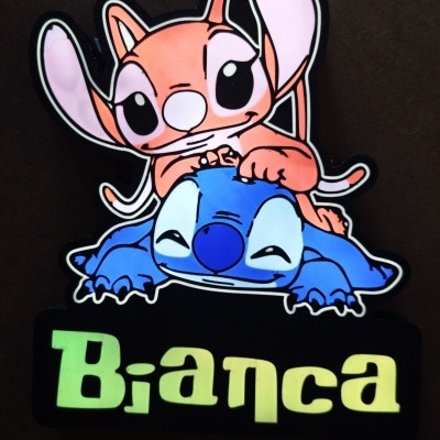 Figura decorativa com personagens animados e texto Bianca
