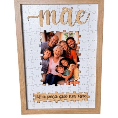 Quebra-cabeças emoldurado com texto e foto de família