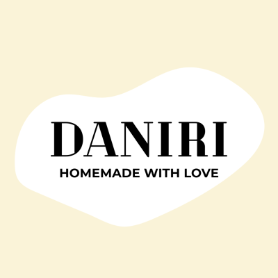 Logotipo DANIRI com frase HOMEMADE WITH LOVE