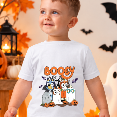 Camisola branca infantil com desenhos animados de Halloween com texto BOOey.