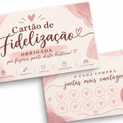 Cartão de fidelização cor de rosa com texto e ícones relacionados a papelaria e ofertas