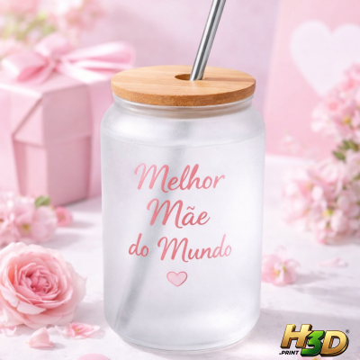 Frasco de vidro com tampa de madeira e canudo com texto comemorativo para mãe.