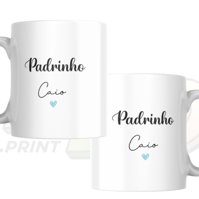 Duas canecas brancas com texto personalizado Padrinho Caio e coração azul