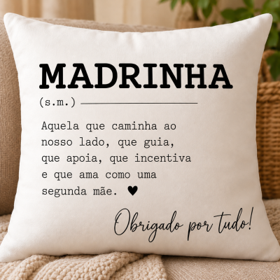 Almofada branca com texto sobre madrinha em preto