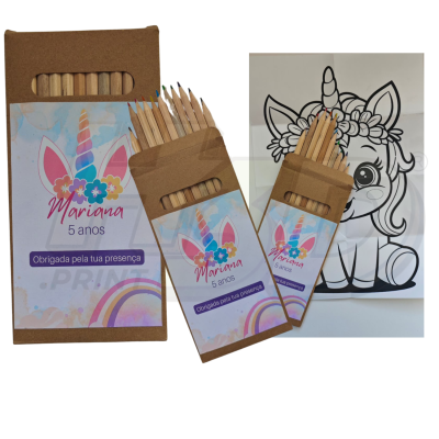 Lápis de cor em estojo de cartão com etiqueta de unicórnio e papel para colorir unicórnio