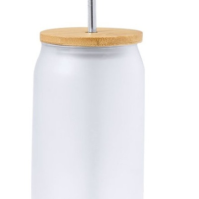 Copo lata branco fosco com tampa de madeira e canudo metálico