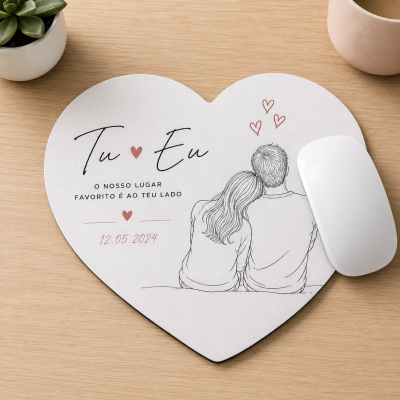 Tapete de rato coração com ilustração de casal e texto amoroso