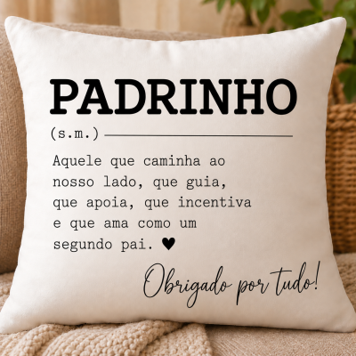 Almofada branca com texto para padrinho em português, com manta bege ao fundo