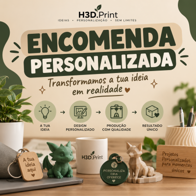 Produtos personalizados em madeira, plástico pintado e cerâmica com escrita personalizada sobre uma mesa de madeira e planta ao lado.