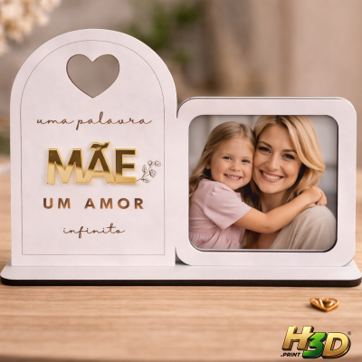 Porta-retrato em madeira branca com texto amoroso dedicado à mãe e foto de mãe e filha