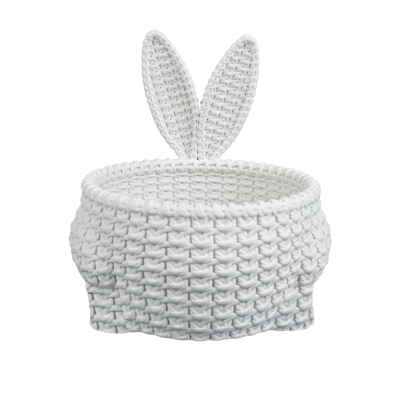 Cesto branco tricotado com orelhas de coelho
