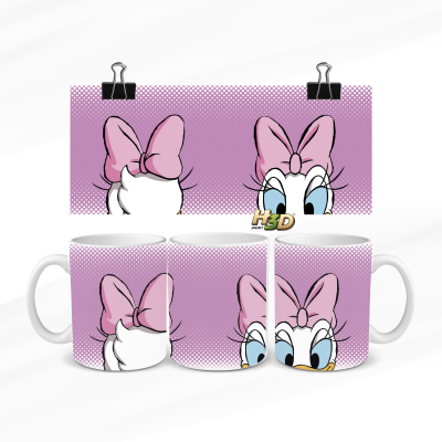 Caneca lilás com ilustração da personagem animada Margarida com laço rosa