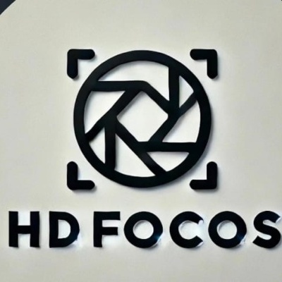 Logótipo HD FOCOS com ícone de diafragma fotográfico preto em fundo branco