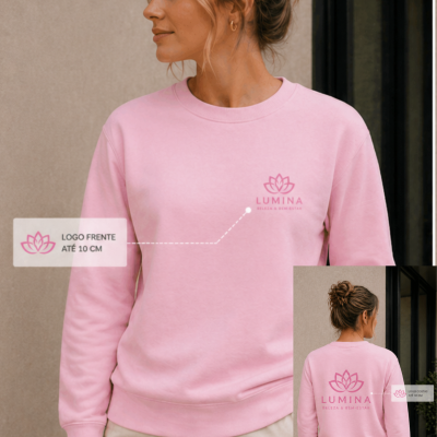 Sweatshirt rosa com logotipo Lumina à frente e costas usada por mulher.
