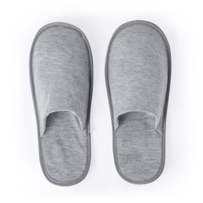 Chinelos cinzentos simples vistos de cima