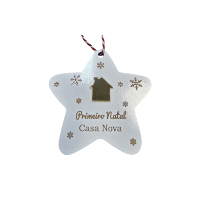 Estrela branca com decoração dourada e texto Primeiro Natal Casa Nova