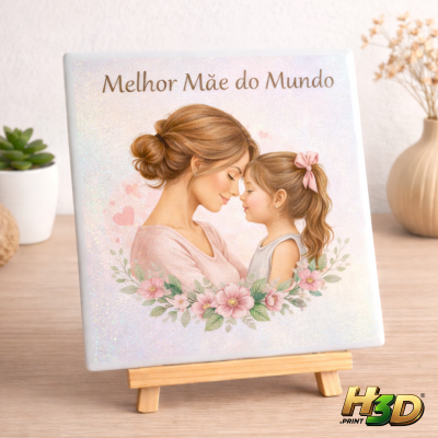 Placa decorativa com mãe e filha, texto Melhor Mãe do Mundo e flores rosas