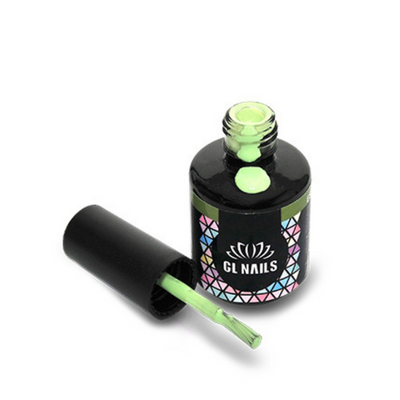 Frasco aberto de verniz para unhas verde claro GL NAILS com pincel e tampa preta