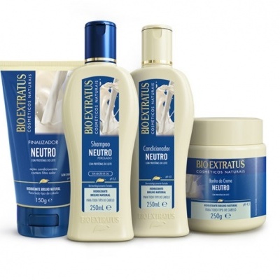 Produtos capilares Bio Extratus Neutro com embalagens azul e bege.