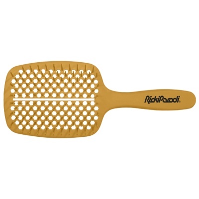 Escova de cabelo amarela com orifícios e marca RickiParodi no cabo