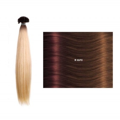 Extensão de cabelo loiro e amostra de cabelo castanho-avermelhado ondulado