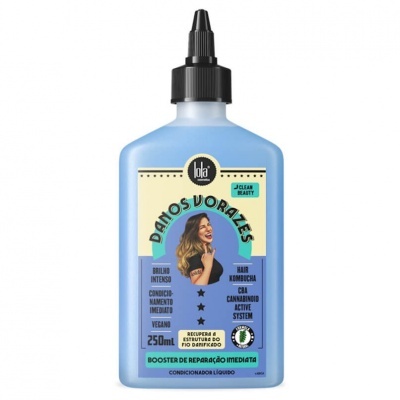 Frasco de condicionador azul com rótulo colorido e texto em português