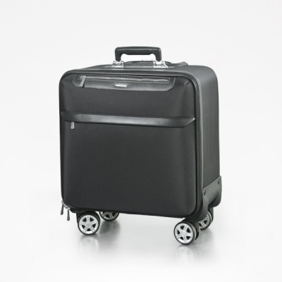 Mala de viagem preta com quatro rodas duplas e bolsa frontal