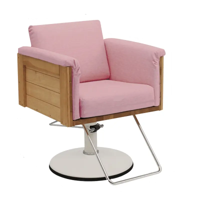 Cadeira de salão rosa com estrutura em madeira clara e base metálica branca