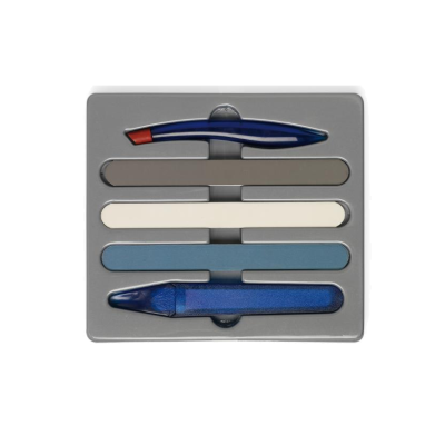 Conjunto de ferramentas para manicure em caixa cinzenta