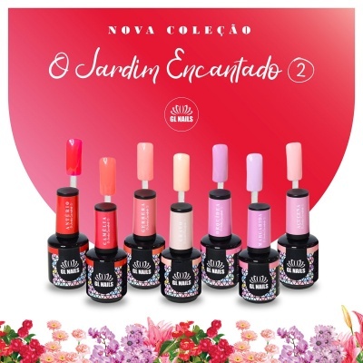 Conjunto de vernizes GL Nails em tons de rosa e coral com flores coloridas ao fundo