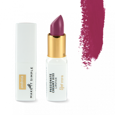 Batom rosa escuro Passionate Creamy Kiss da andreia com embalagem branca e detalhes dourados, com traço da cor ao lado.