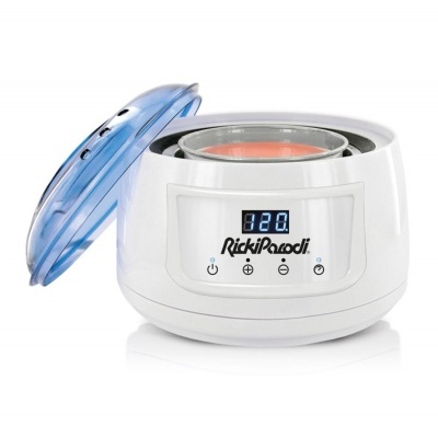 Aparelho eléctrico RickiParodi branco com tampa azul transparente e visor digital