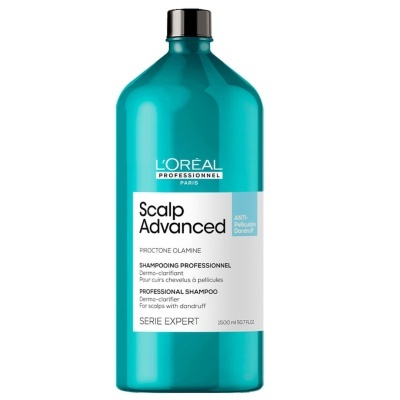 Frasco de shampoo L'Oréal Scalp Advanced verde azulado com etiqueta branca