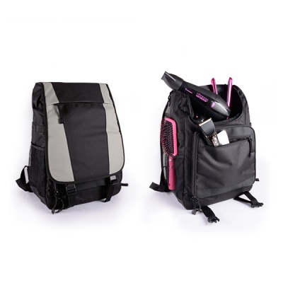 Duas mochilas em tecido com equipamento de beleza