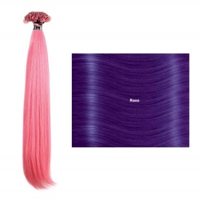 Extensão de cabelo cor-de-rosa com amostra de cabelo roxo.